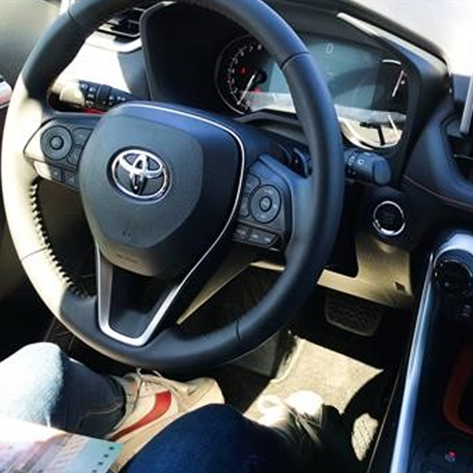 ECARENT_0028_toyota-rav4-interior