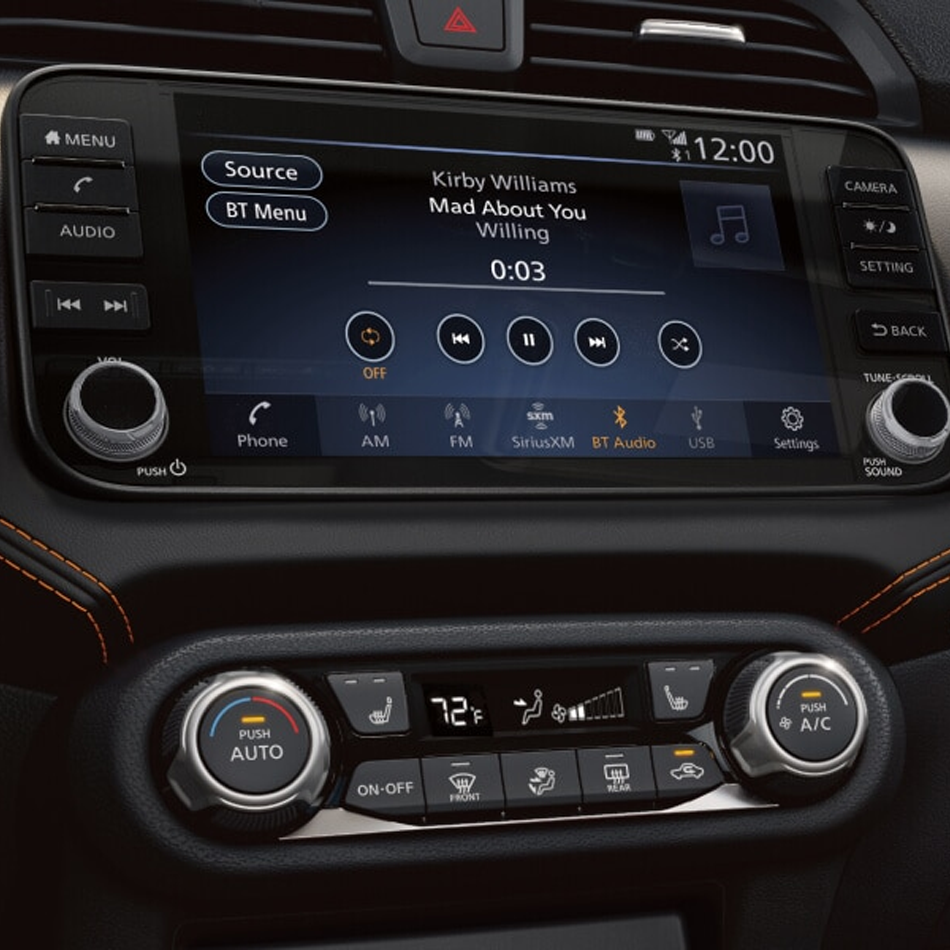ECARENT_0076_nissan-versa-2023-interior-2
